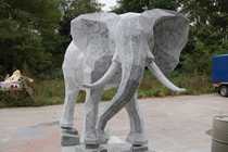  Beeldhouwwerk voor artiest : olifant in facetten in vervaardiging.