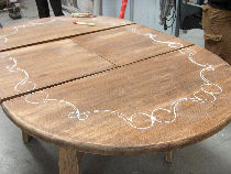Creation of floral design for a table in oak version of Provence.